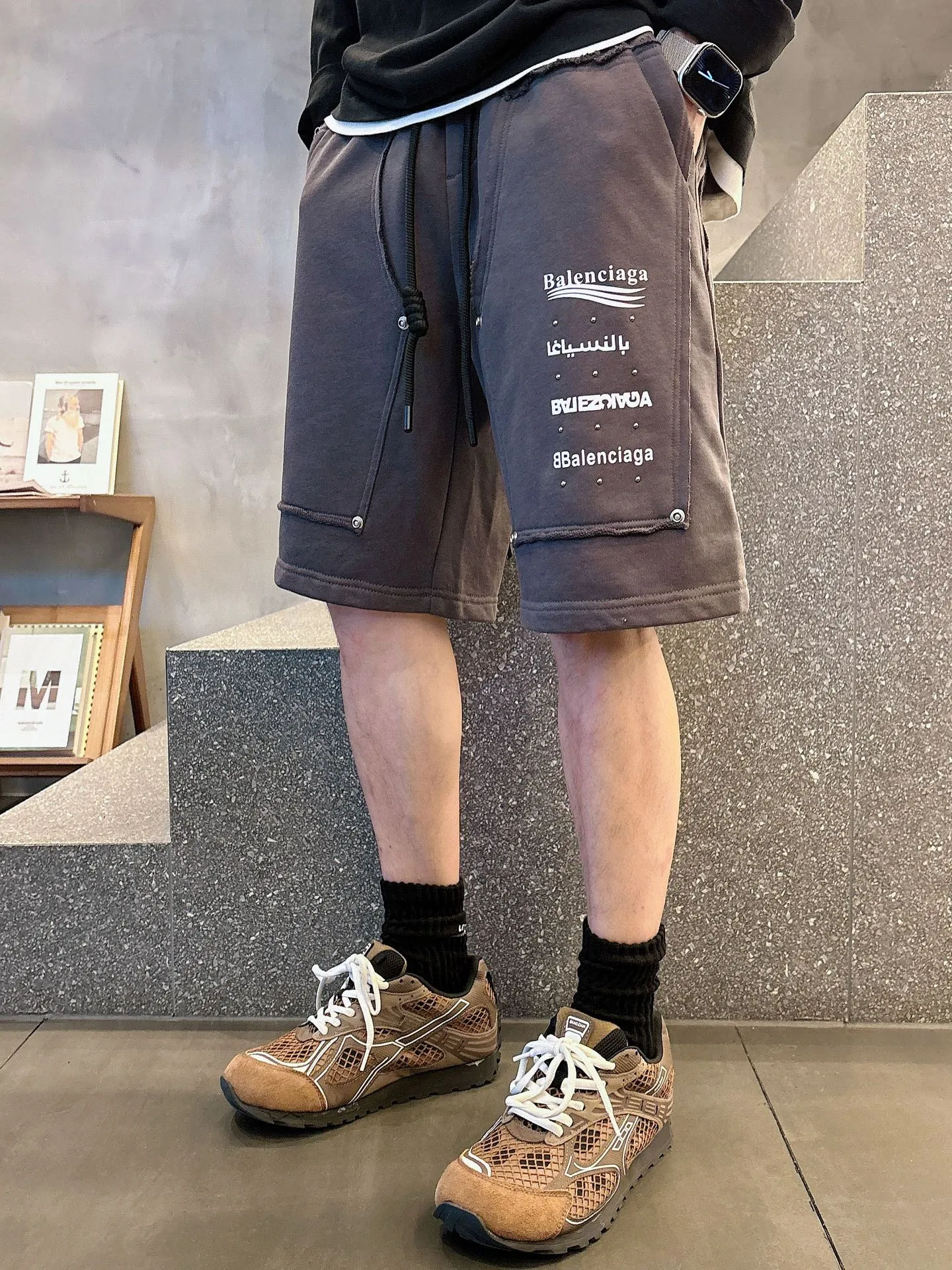 Balenciaga's three-standard complete 2026 summer New Arrival men's casual shorts, advanced custom-made Breathable fabric, Breathable fabric, extremely stretchy and comfortable, impeccable details, top-grade accessories, original logo design concept, delicate and soft feel! The upper body fit is awesome! Size: M-XXXL Please state your height and weight when ordering